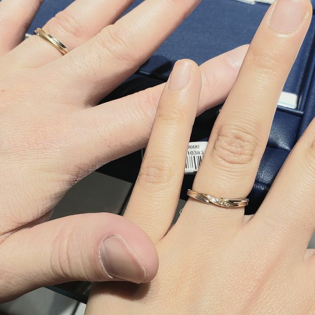 【銀座ダイヤモンドシライシの口コミ】 デザインはシンプルですが、プラチナ×イエローゴールド（ピンクゴー…