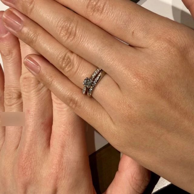 【ラザール ダイヤモンド(LAZARE DIAMOND)の口コミ】 マリッジリング、エンゲージリング共に立体的なデザインでダイヤモンドの…