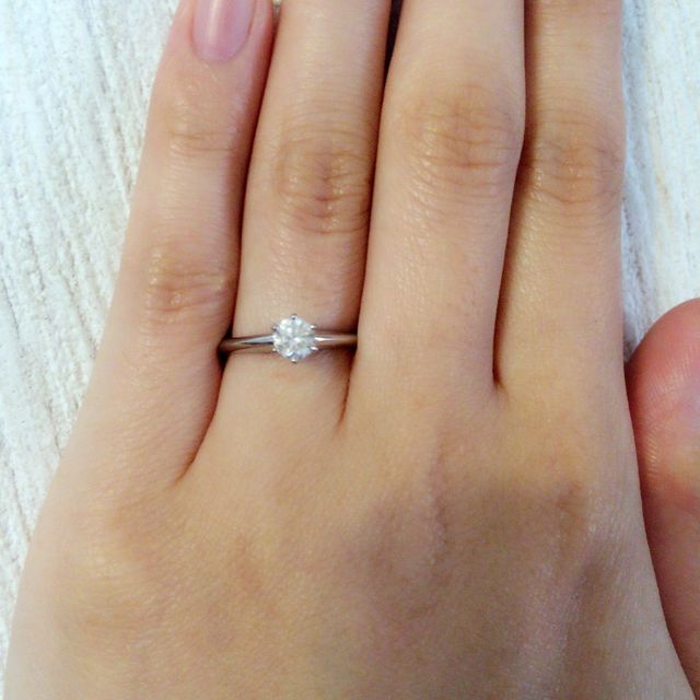【ティファニー(Tiffany & Co.)の口コミ】 婚約指輪は王道のティファニーと以前から決めていたので、店舗にいき婚約…
