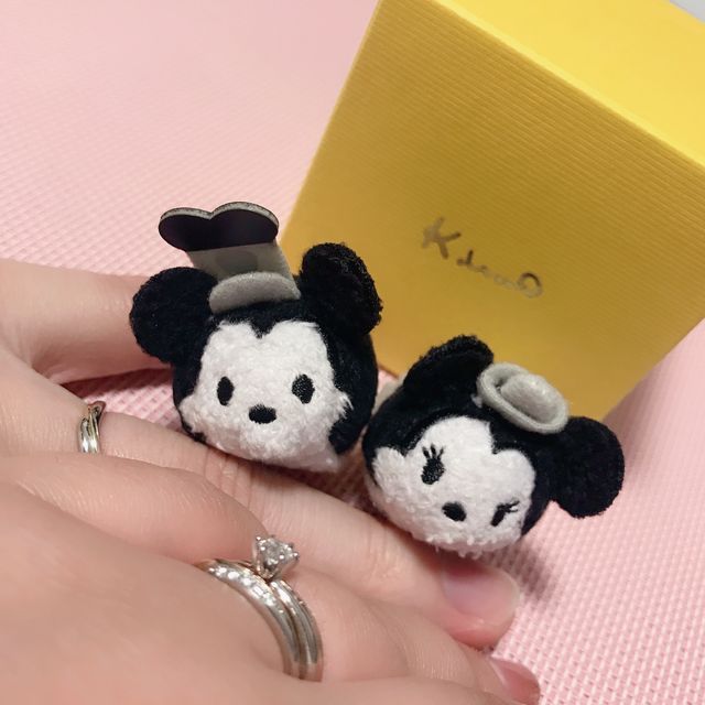 【ケイウノ ブライダル(K.UNO BRIDAL)の口コミ】 シルバー単色ではなく、2カラーのデザインで探していました。流線型のデザ…