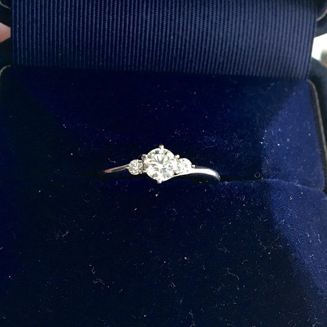 【銀座ダイヤモンドシライシの口コミ】 婚約指輪を「仕舞い込んでお終い」にはしたくなかったので、日常でどんな…