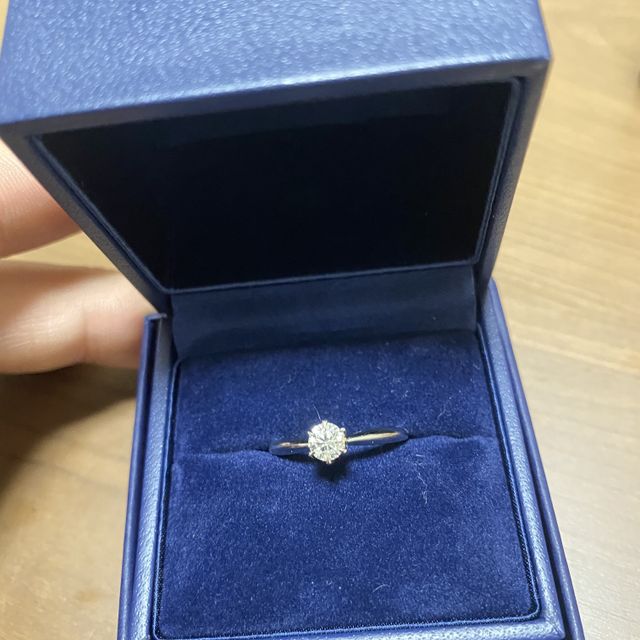 【銀座ダイヤモンドシライシの口コミ】 ダイヤのみをまず購入しました。プロポーズリングに付けて頂いてそれを渡…