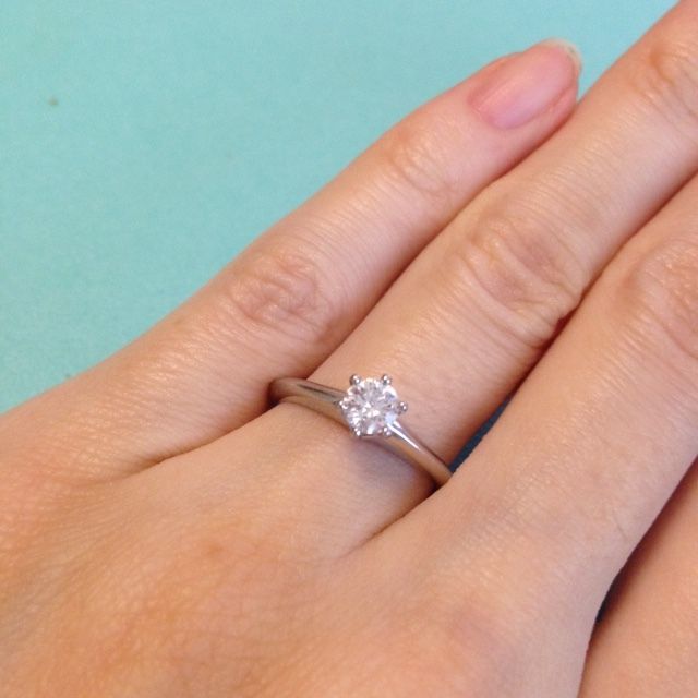 【ティファニー(Tiffany & Co.)の口コミ】 婚約指輪の王道と言えばティファニーだと昔から憧れがありました。
その中…