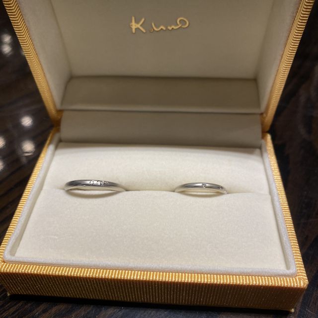 【ケイウノ ブライダル(K.UNO BRIDAL)の口コミ】 木目柄の指輪に主人がこだわり、そのデザインの中で決めていきました。
オ…