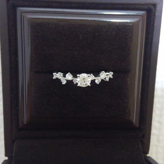 【アイプリモ(I-PRIMO)の口コミ】 結婚指輪と一緒に選んだのですが、結婚指輪をシンプルな物にしようと決め…