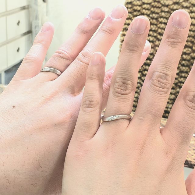 【杢目金屋(もくめがねや)の口コミ】 地の金属から、リングの形、石の色、並びなどなど、たくさんオーダーでき…