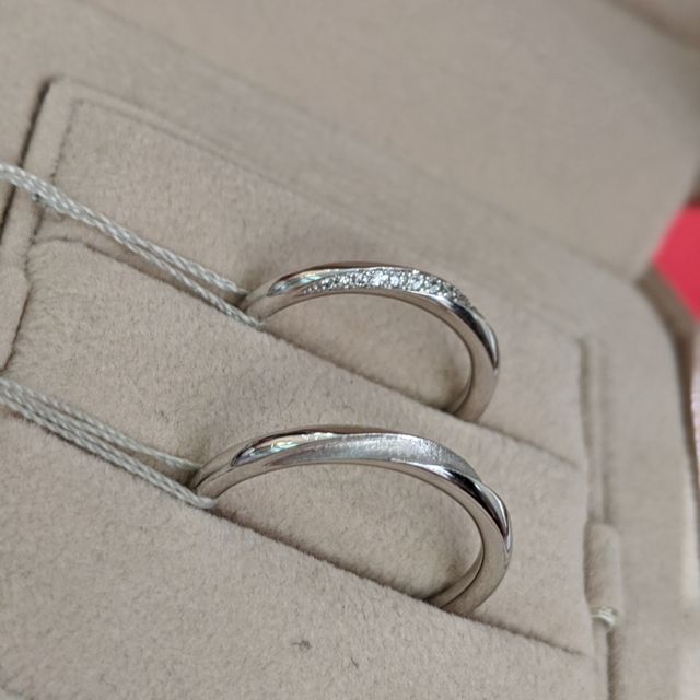 【TRECENTI(トレセンテ)の口コミ】 [デザイン・テイスト]
 ストレートタイプですが右上がりにウェーブのデザ…