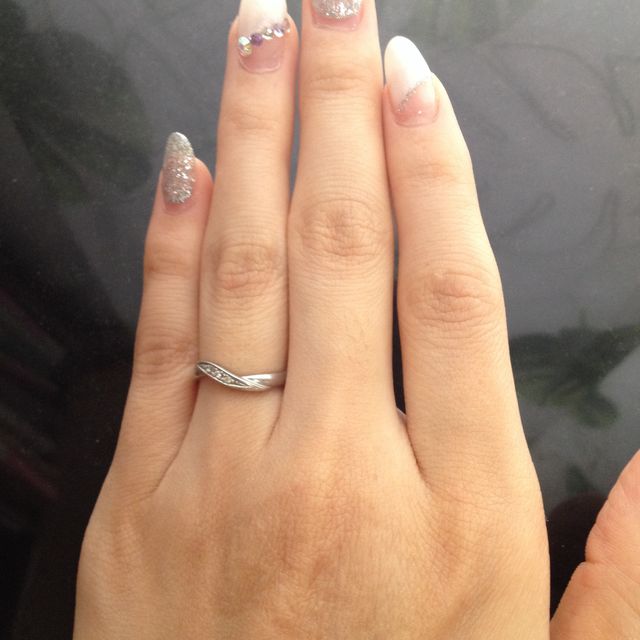 【ラザール ダイヤモンド(LAZARE DIAMOND)の口コミ】 別で買ったウェーブラインの婚約指輪とセット付けでき、婚約指輪のダイヤ…