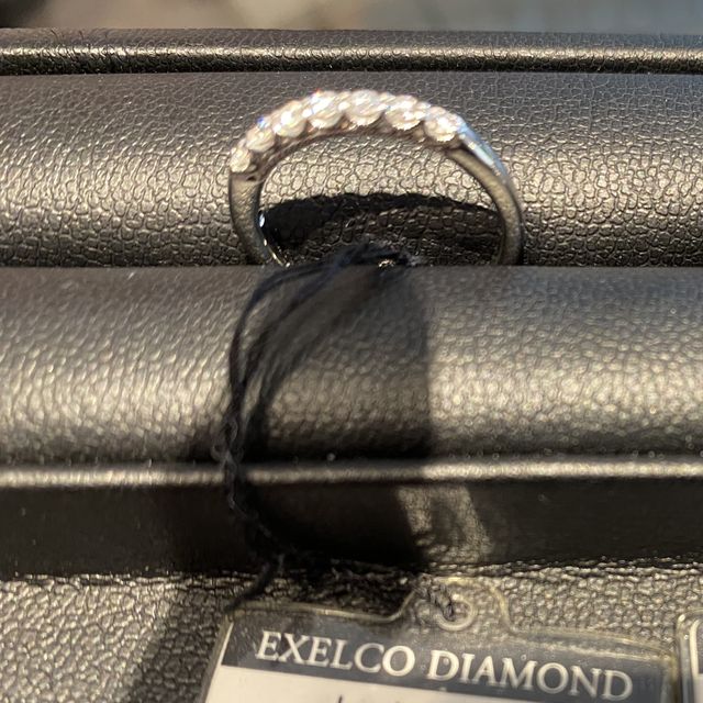 【エクセルコダイヤモンド(EXELCO DIAMOND)の口コミ】 ハーフエタニティで探しており、５店舗以上見て回った中で輝きは最高級だ…