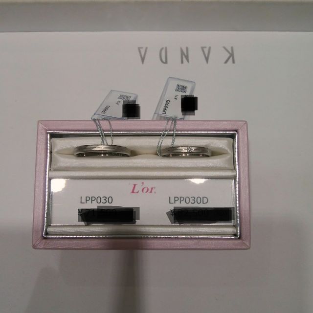 【L'or(ロル)の口コミ】 中央に1Pのダイヤモンドが光る、つや消しのリングです。素材はPt999で、鍛…