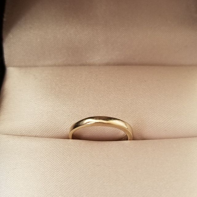 【アッシュペーフランス(H.P.FRANCE)の口コミ】 決め手は、リングの素材が自分の肌の色にしっくりきた事。デザインがシン…