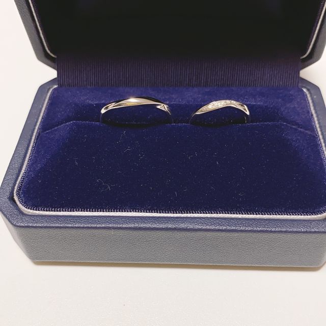 【銀座ダイヤモンドシライシの口コミ】 ウェーブがかかったデザイン希望で
ダイヤモンドがついてるけど、ダイヤモ…