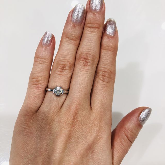 【CORE JEWELS(コアジュエルス)の口コミ】 他のどのブランドにも無いモダンなデザインと、自分でいくつかのダイヤか…