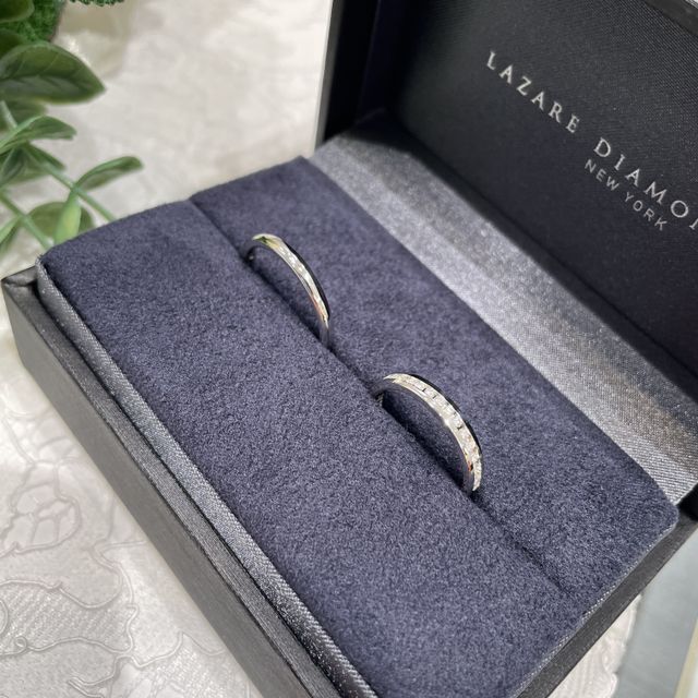 【ラザール ダイヤモンド(LAZARE DIAMOND)の口コミ】 女性用として購入したものは、正面は15個のダイヤがならばれていて、その…