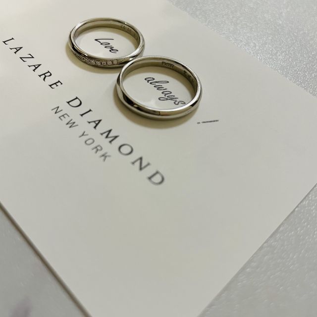 【ラザール ダイヤモンド(LAZARE DIAMOND)の口コミ】 指輪のシンプル過ぎず且つ派手過ぎないのがお互いに目を惹かれ、良さを感…