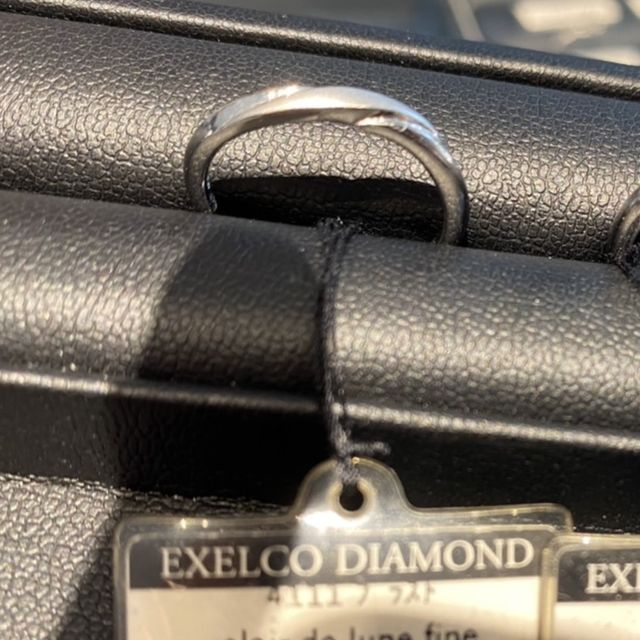 【エクセルコダイヤモンド(EXELCO DIAMOND)の口コミ】 男性の結婚指輪はシンプルなものが多く、もう少しデザイン要素が欲しいが…