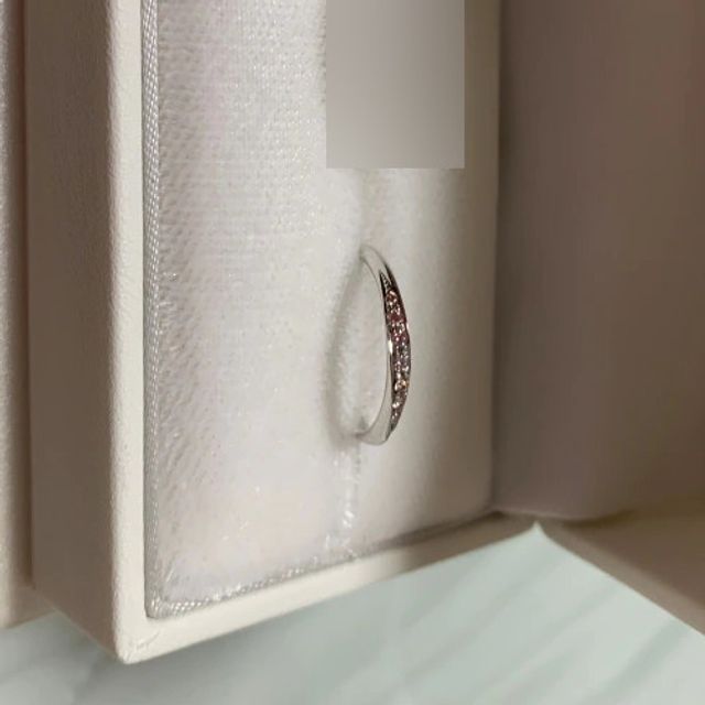 【サマンサティアラブライダル(Samantha Tiara Bridal)の口コミ】 似たようなフォルムのリングを試した中でやはりダイヤの多く付いたものの…