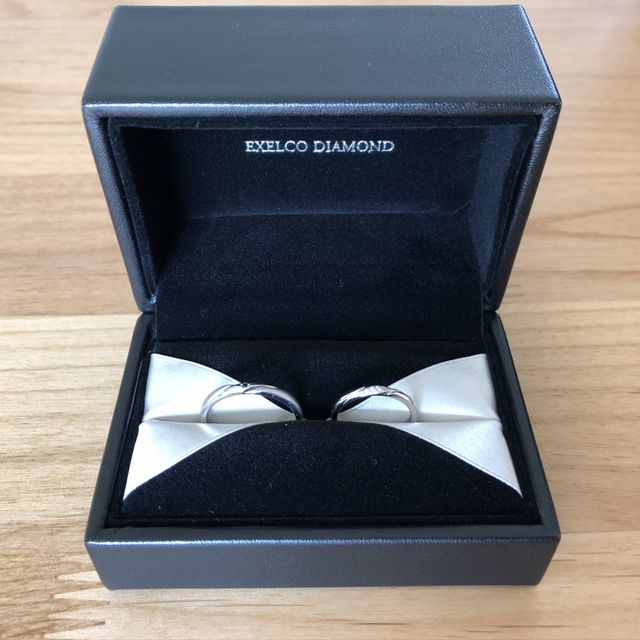 【エクセルコダイヤモンド(EXELCO DIAMOND)の口コミ】 私たちが重視していたのは程よいペア感、そして婚約指輪にも合うようにス…