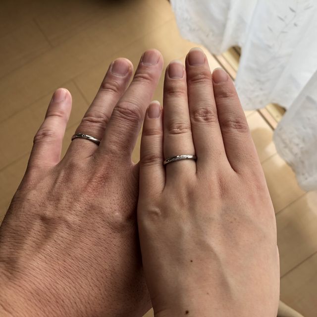【エクセルコダイヤモンド(EXELCO DIAMOND)の口コミ】 私たちが重視していたのは程よいペア感、そして婚約指輪にも合うようにス…