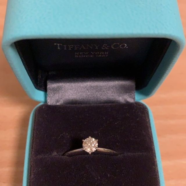 【ティファニー(Tiffany & Co.)の口コミ】 元々ティファニーが好きで指輪も好きだと思って購入を決めたそうです。
や…