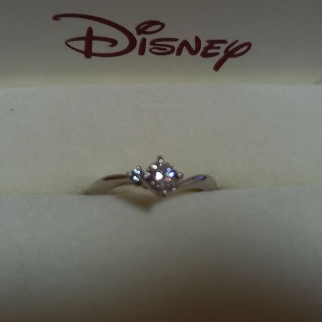 【ケイウノ ブライダル(K.UNO BRIDAL)の口コミ】 爪の部分がガラスの靴になっていて可愛いです。プリンセス感が控え目なの…