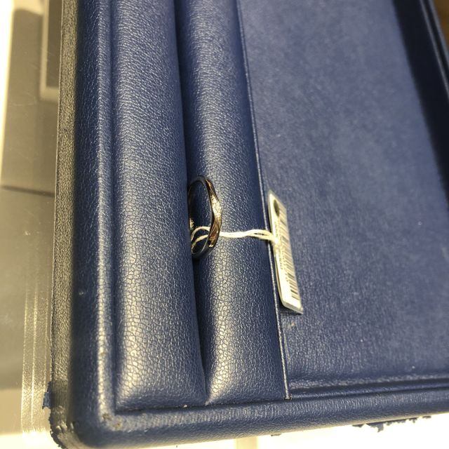 【銀座ダイヤモンドシライシの口コミ】 指輪のデザインが自分の好みに合っていたことです。シンプルかつデザイン…