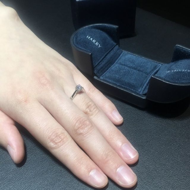 【ハリー・ウィンストン(Harry Winston)の口コミ】 昔からエンゲージリングは一粒ダイヤのハイブランドのものがいいなと考え…