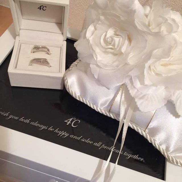 【4℃ BRIDAL(ヨンドシーブライダル)の口コミ】 当初は別のお店で指輪を決めていて
試着に行く途中で
たまたま立ち寄って…