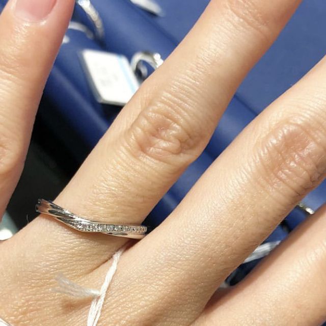 【銀座ダイヤモンドシライシの口コミ】 ずっとつけっぱなしにするものなので、仕事中等の普段使いもでき、でも結…