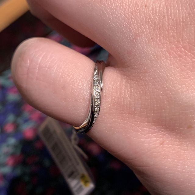 【銀座ダイヤモンドシライシの口コミ】 1. デザイン、2. 永久保証、3. 担当された方の接客。まずデザインですが、…