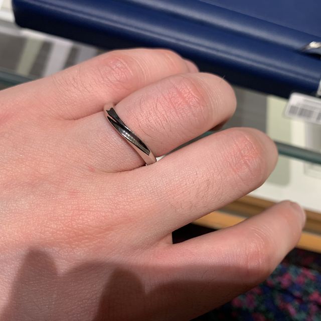 【銀座ダイヤモンドシライシの口コミ】 1. デザイン、2. 永久保証、3. 担当された方の接客。まずデザインですが、…