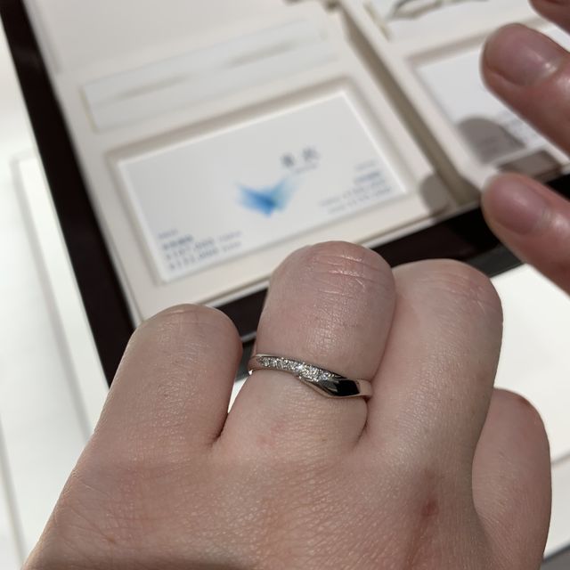 【俄(にわか)の口コミ】 しっかりとした厚みがあり、歳を重ねても変わらず愛用できそうなデザイン…