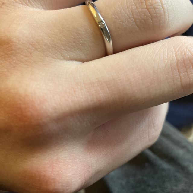 【4℃ BRIDAL(ヨンドシーブライダル)の口コミ】 シンプルな指輪を探しており、購入した指輪は、シンプルな中にワンポイン…