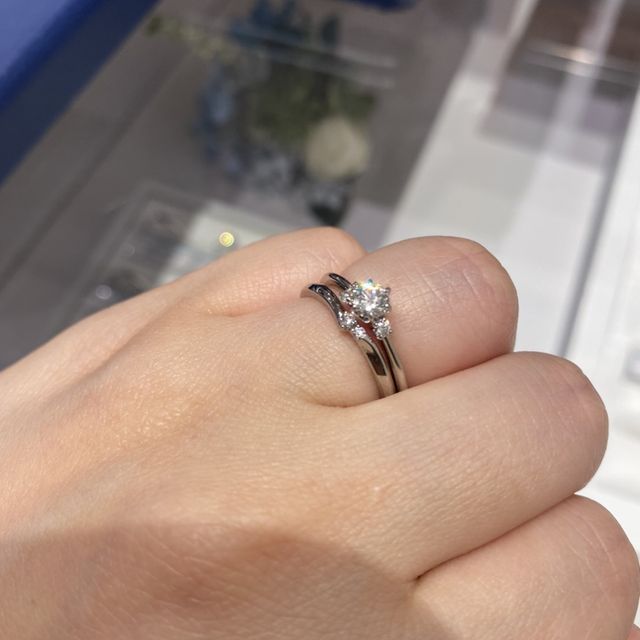 【銀座ダイヤモンドシライシの口コミ】 指輪のデザインが綺麗で複数ある種類の中から気にいるものを選ぶことがで…