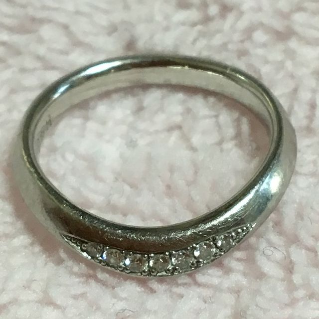 【ジュエリーハナジマの口コミ】 指か細い方なので、あまりゴツくないデザインを希望してました。
セミオー…