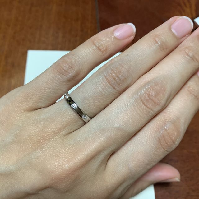 【アイプリモ(I-PRIMO)の口コミ】 結婚指輪特有の内甲丸デザインのものではなく平打ちのものが良かったのと…