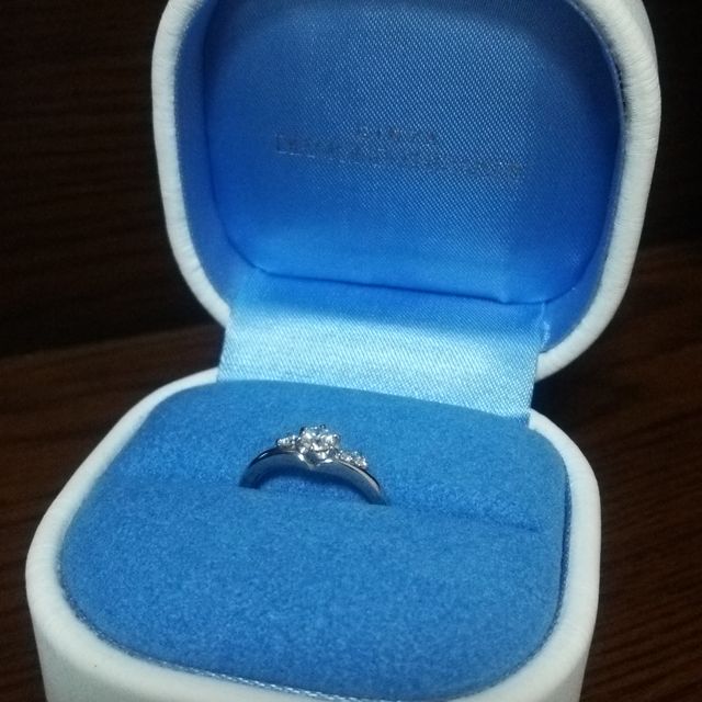 【銀座ダイヤモンドシライシの口コミ】 色々なデザインの指輪を見せて頂き、いくつもの指輪を試着して自分に似合…