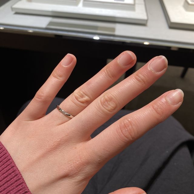 【アイプリモ(I-PRIMO)の口コミ】 婚約指輪がなかったので、ダイヤが入っているのは絶対条件でした。デザイ…
