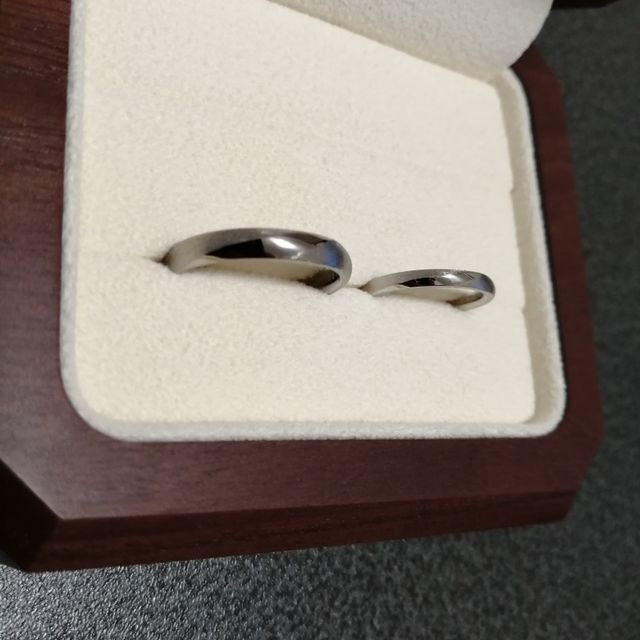 【TANZO.(鍛造指輪)の口コミ】 妻:プラチナ　当方:ホワイトゴールドで作成。
初めは既製品で探していまし…