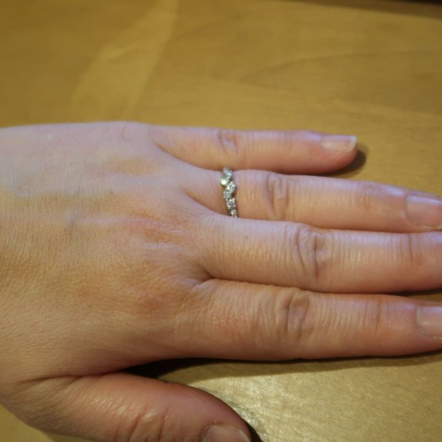 【エクセルコダイヤモンド(EXELCO DIAMOND)の口コミ】 結婚10周年目で2回目の結婚指輪の購入でした。仕事上華やかなものは出来な…