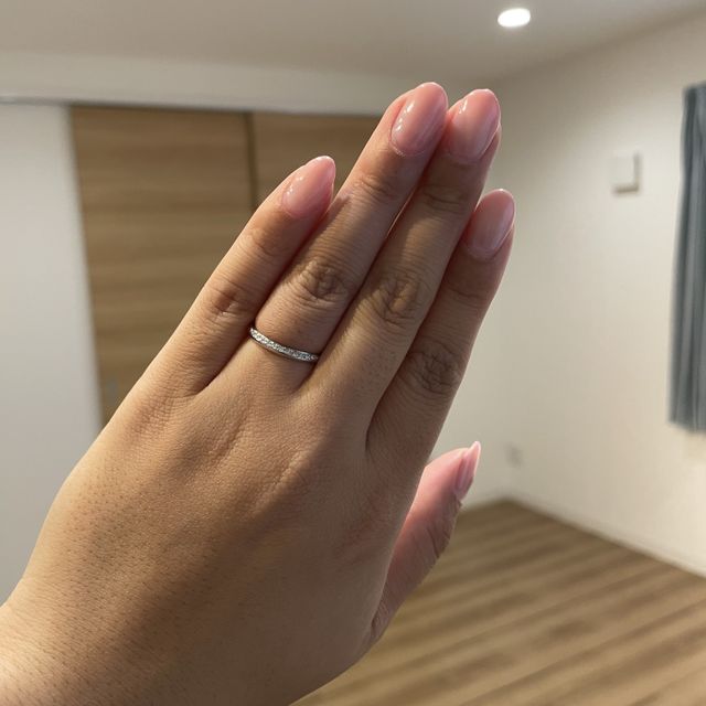 【銀座ダイヤモンドシライシの口コミ】 指輪をつける向きによってハーフエタニティのようなデザインやプラチナデ…