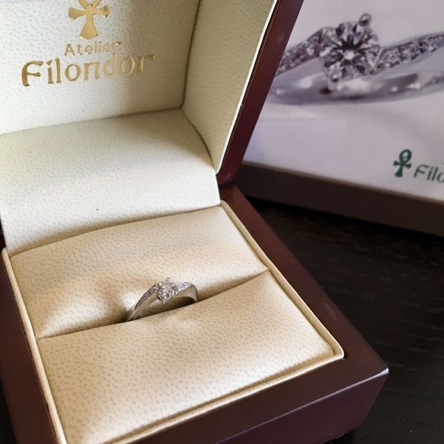 【アトリエフィロンドールの口コミ】 サプライズで用意してくれたので彼が決めたのですが、店員さんが普段のス…