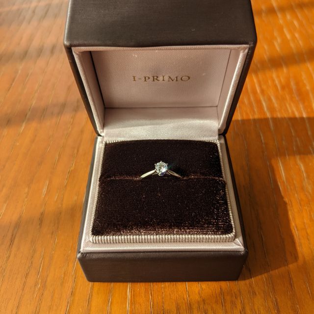 【アイプリモ(I-PRIMO)の口コミ】 シンプルにダイヤモンドがあるところに高級感も感じられます。また横から…