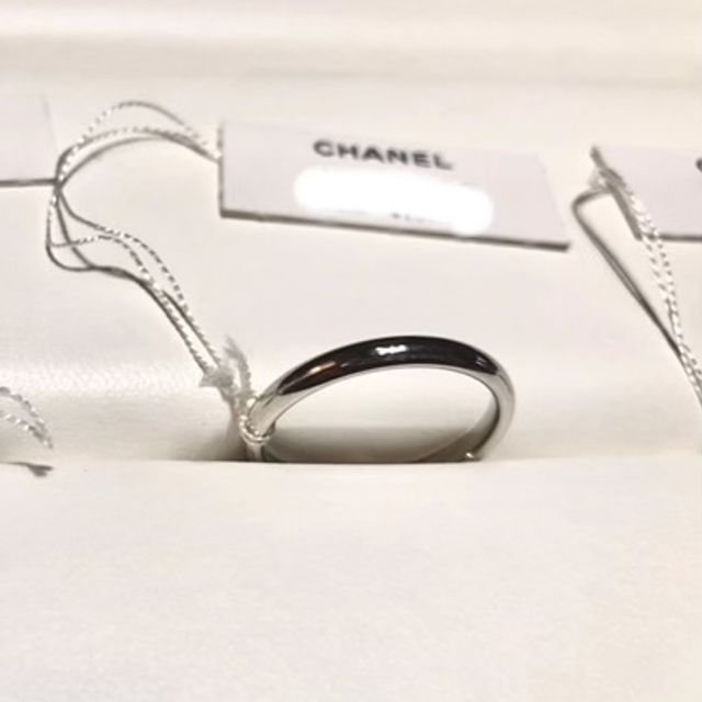 【シャネル(CHANEL)の口コミ】 シャネルで試着させていただいたシンプルなデザインの結婚指輪です。
素材…