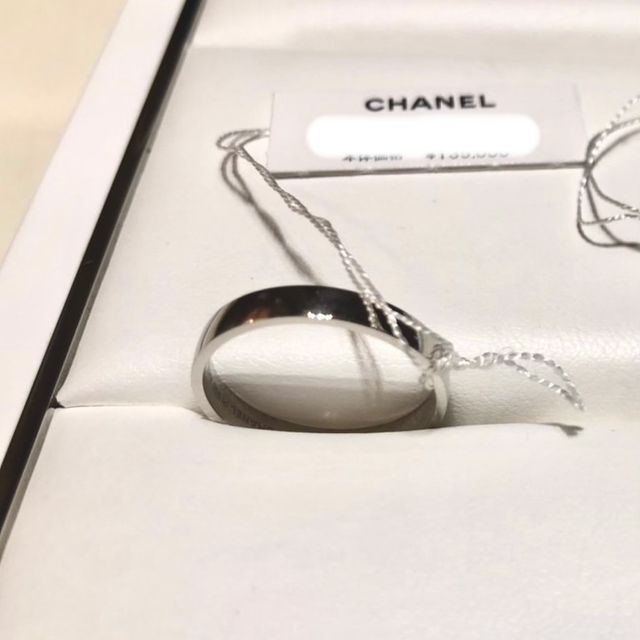 【シャネル(CHANEL)の口コミ】 シャネルで試着させていただいた結婚指輪です。
職場などでつけられるよう…