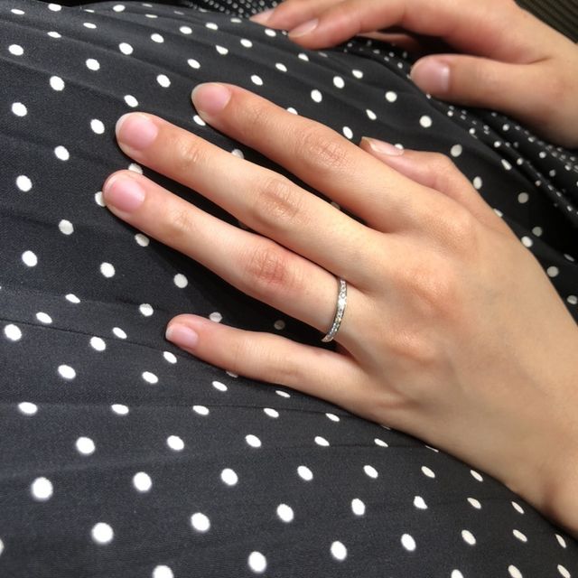 【銀座ダイヤモンドシライシの口コミ】 もともとストレートの形が好きで探していましたが、そこにねじりのあるデ…