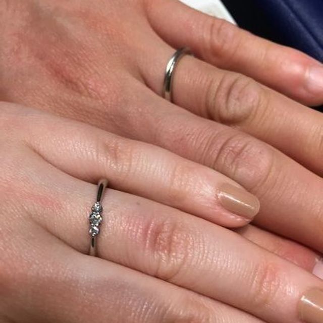 【銀座ダイヤモンドシライシの口コミ】 最初はウェーブラインの指輪を考えていましたが、つけてみるとどうしても…