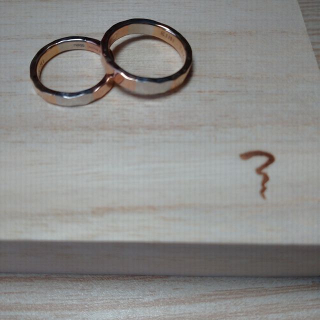 【ichi(イチ)の口コミ】 見る角度によって輝き方が違うデザインに一目惚れしました。素材から選ぶ…