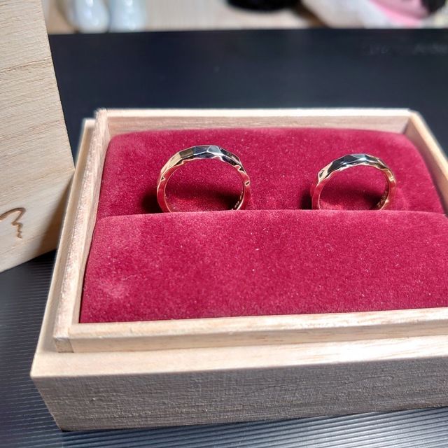 【ichi(イチ)の口コミ】 見る角度によって輝き方が違うデザインに一目惚れしました。素材から選ぶ…