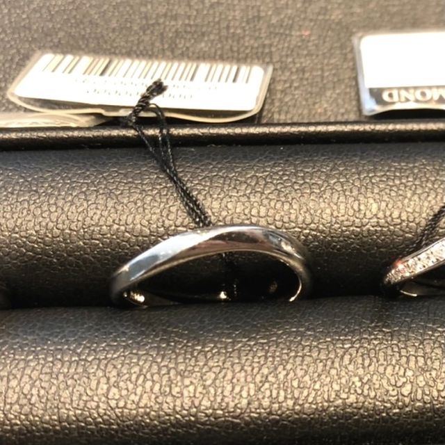 【エクセルコダイヤモンド(EXELCO DIAMOND)の口コミ】 エクセルコダイヤモンドで試着させていただいたプラチナの結婚指輪です。
…